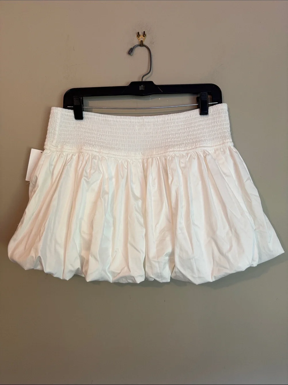 NWOT- BP Bubble Hem Mini Skirt, White, size large